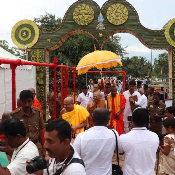 vishvaparami_ruwanweliseya_goldpuja(123)