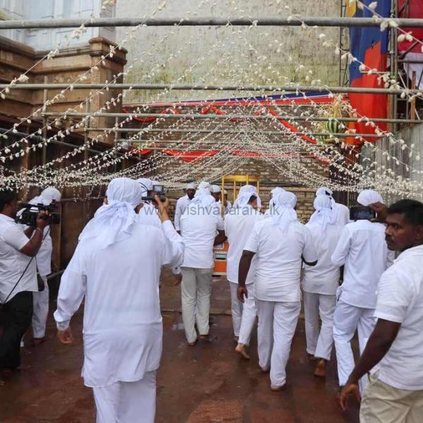 vishvaparami_ruwanweliseya_goldpuja(125)