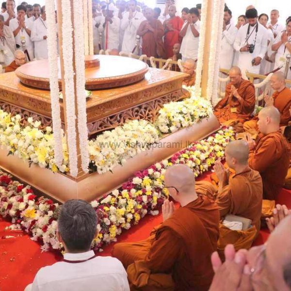 vishvaparami_ruwanweliseya_goldpuja(128)