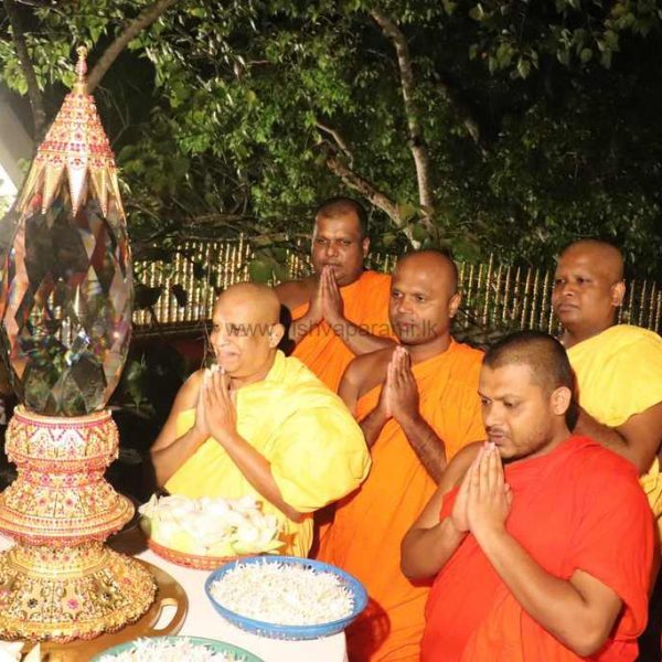 vishvaparami_ruwanweliseya_goldpuja(131)