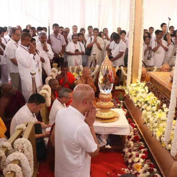 vishvaparami_ruwanweliseya_goldpuja(133)