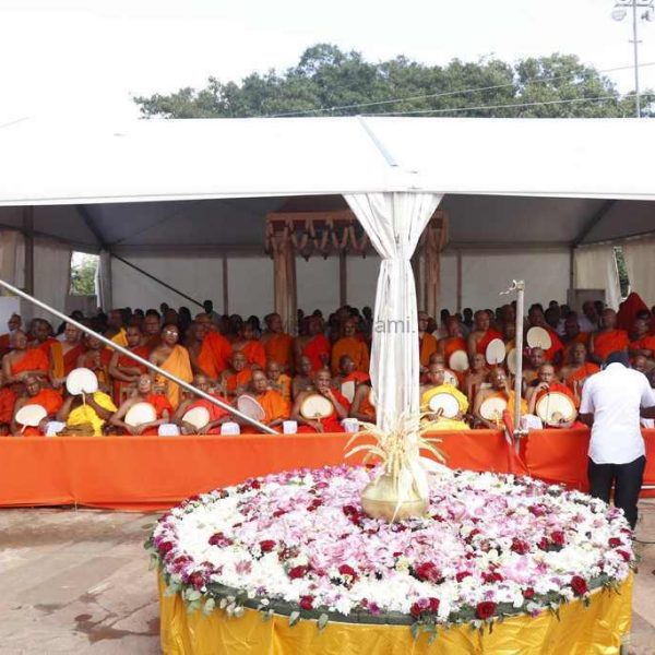 vishvaparami_ruwanweliseya_goldpuja(138)