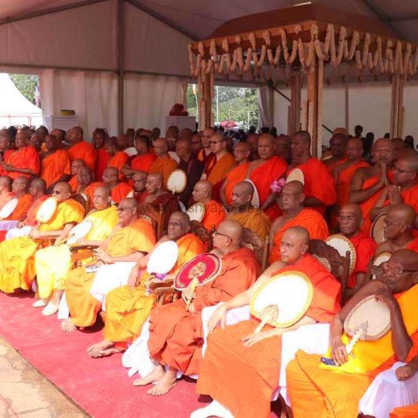 vishvaparami_ruwanweliseya_goldpuja(140)
