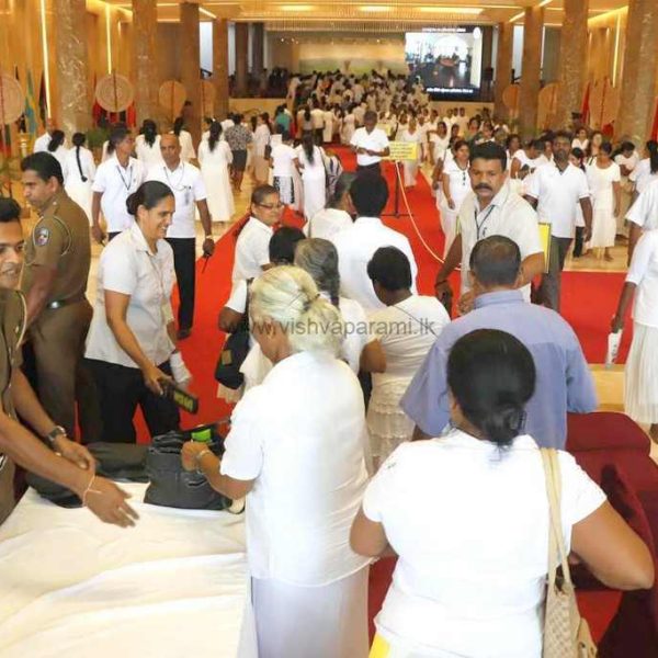 vishvaparami_ruwanweliseya_goldpuja(148)