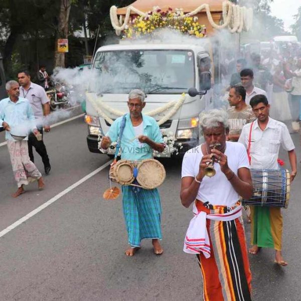 vishvaparami_ruwanweliseya_goldpuja(150)