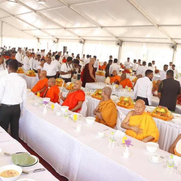 vishvaparami_ruwanweliseya_goldpuja(152)