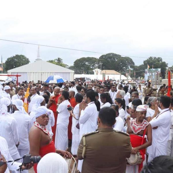 vishvaparami_ruwanweliseya_goldpuja(155)