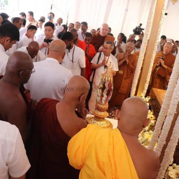 vishvaparami_ruwanweliseya_goldpuja(163)