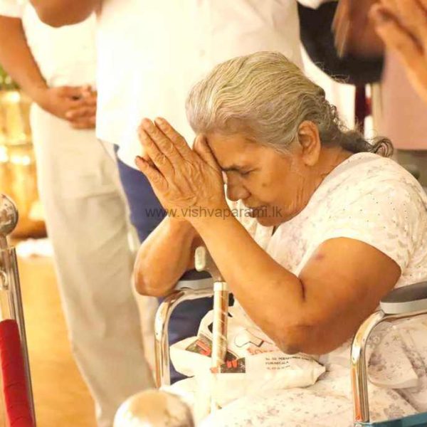 vishvaparami_ruwanweliseya_goldpuja(190)