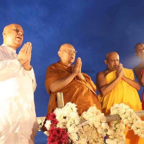 vishvaparami_ruwanweliseya_goldpuja(191)