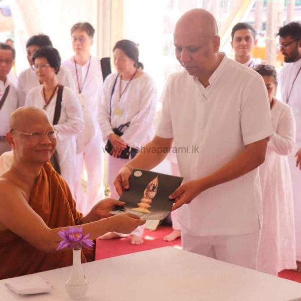 vishvaparami_ruwanweliseya_goldpuja(195)